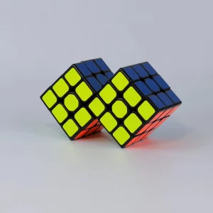 Rubik's Cube Jaune Bleu Orange Bord Noir