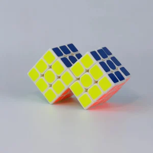 Rubik's Cube couleurs jaune bleu orange